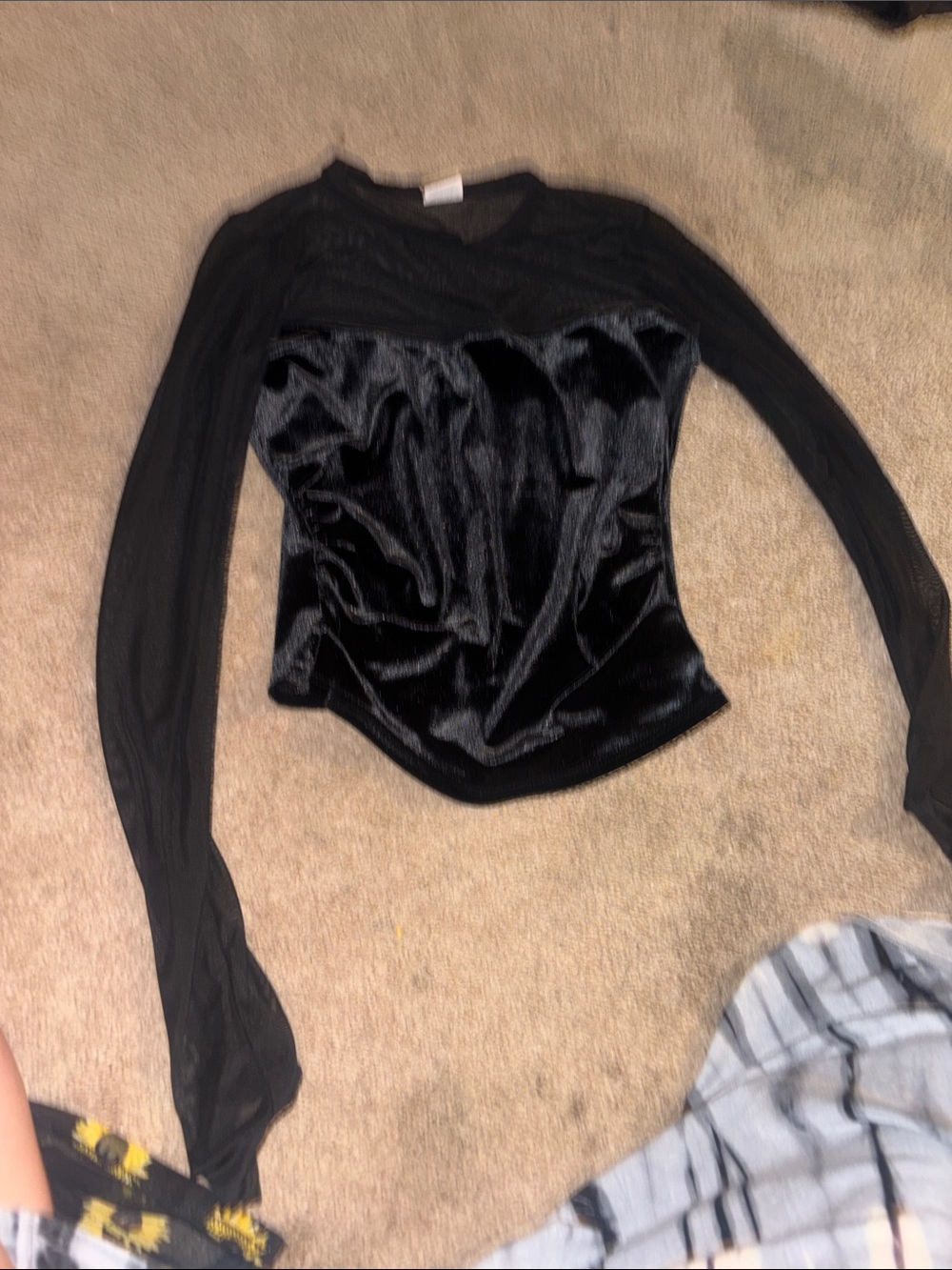 sheer sleeves long sleeved velvet black top
